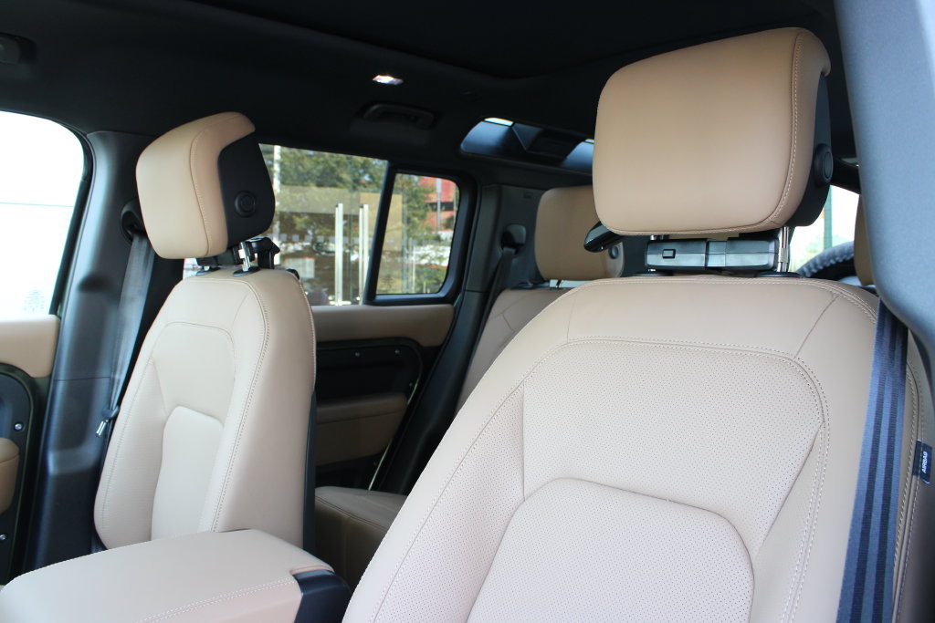 New 2026 Land Rover Defender 110 S AWD/4WD image 7