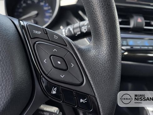 Used 2020 Toyota C-HR LE FWD image 12