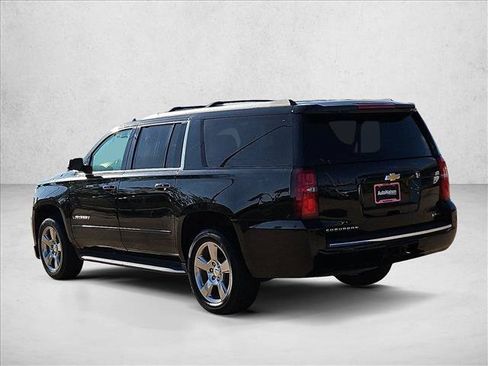 Used 2018 Chevrolet Suburban Premier AWD/4WD image 8