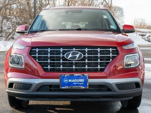 Used 2022 Hyundai Venue SEL image 3