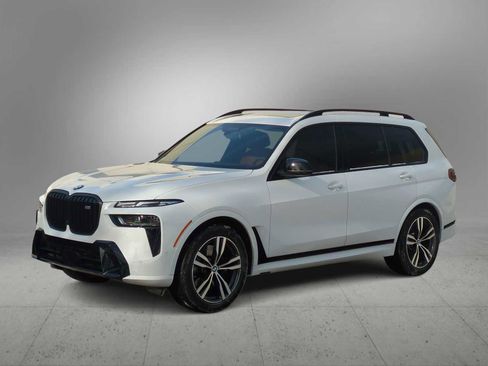 Used 2025 BMW X7 M60i image 4