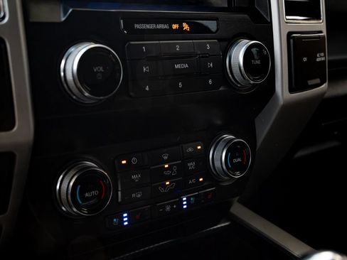 Used 2020 Ford F150 Lariat w/ Equipment Group 502A Luxury AWD/4WD image 20