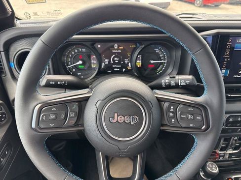 Used 2025 Jeep Wrangler Unlimited Rubicon 4xe AWD/4WD image 31