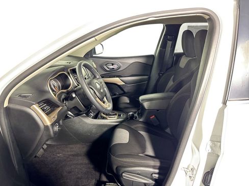 Used 2018 Jeep Cherokee Latitude image 11