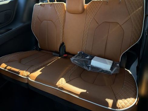 New 2026 Chrysler Pacifica Pinnacle image 19