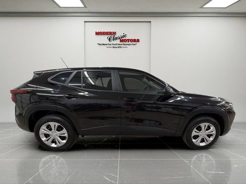 Used 2026 Chevrolet Trax LS FWD image 6