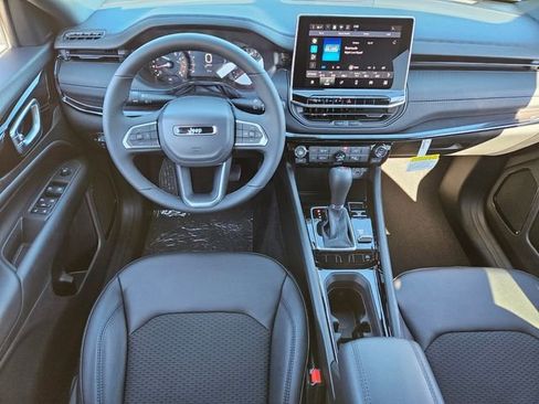 New 2026 Jeep Compass Latitude image 8