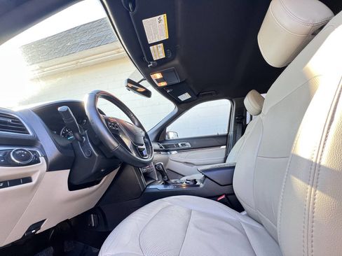 Used 2018 Ford Explorer Limited image 11