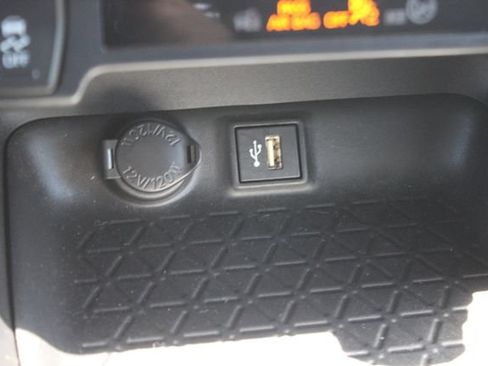 Used 2024 Toyota RAV4 LE AWD/4WD image 9