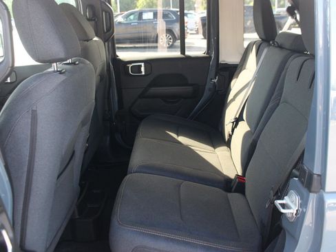 Used 2024 Jeep Wrangler Unlimited Sahara AWD/4WD image 31