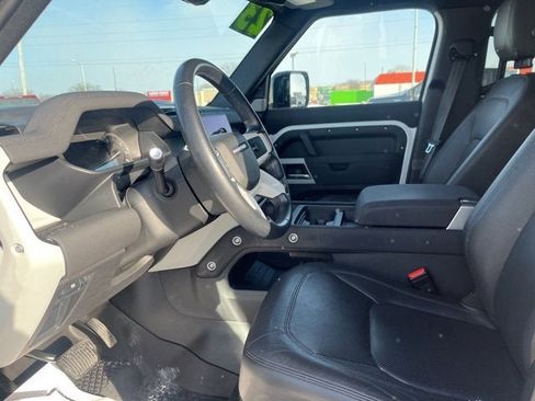 Used 2023 Land Rover Defender 130 S image 9