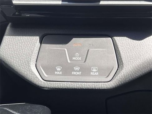 Used 2023 Volkswagen ID.4 Pro image 22