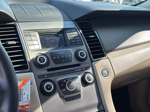 Used 2015 Ford Taurus SE image 19
