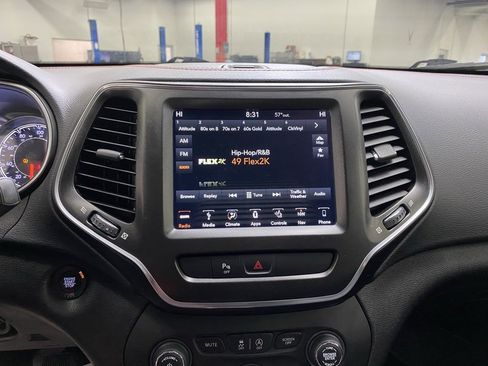 Used 2019 Jeep Cherokee Trailhawk image 28