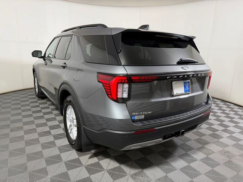 Used 2025 Ford Explorer Active w/ Active Comfort Package RWD image 2