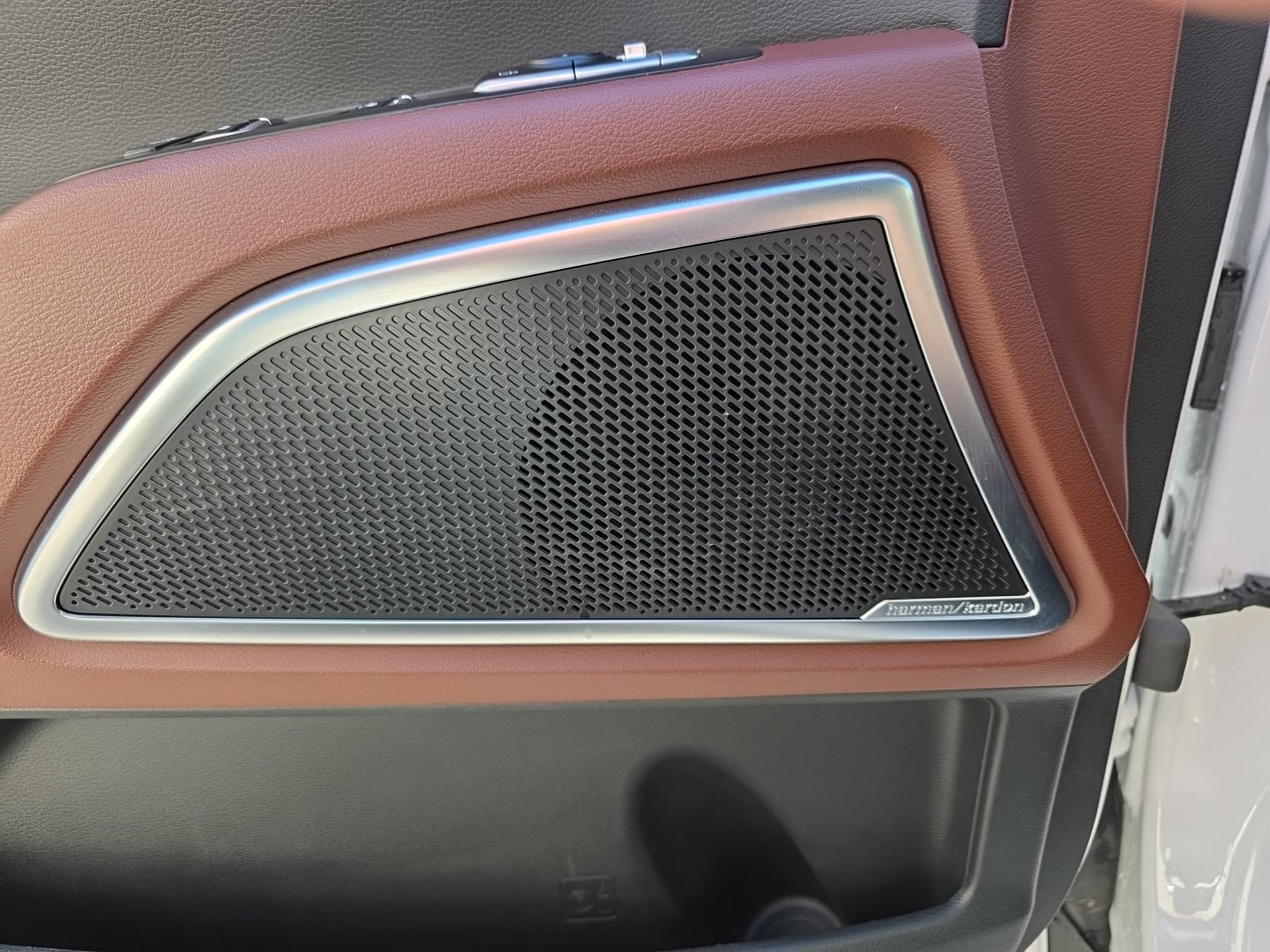 Used 2024 Kia Telluride SX Prestige w/ Towing Package AWD/4WD image 21
