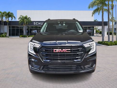 Used 2023 GMC Terrain SLE w/ Driver Convenience Package image 2