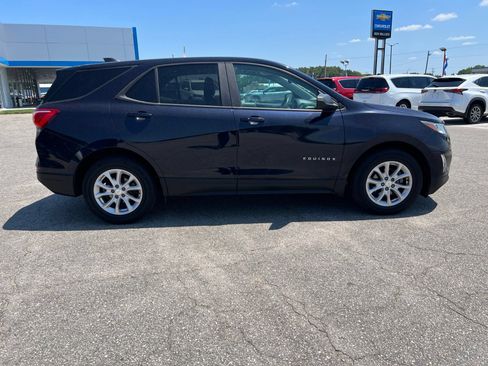 Used 2020 Chevrolet Equinox LS w/ LS Convenience Package FWD image 6