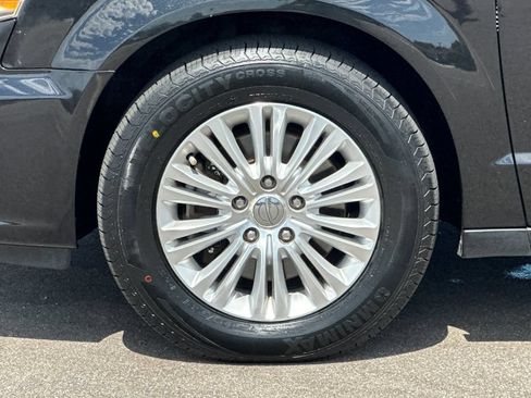 Used 2012 Chrysler Town & Country Limited w/ Luxury Group FWD image 28