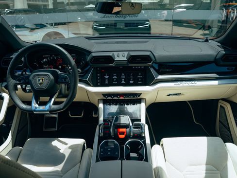 Used 2025 Lamborghini Urus SE AWD/4WD image 7