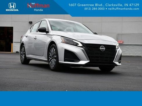 Used 2024 Nissan Altima 2.5 SV FWD image 1