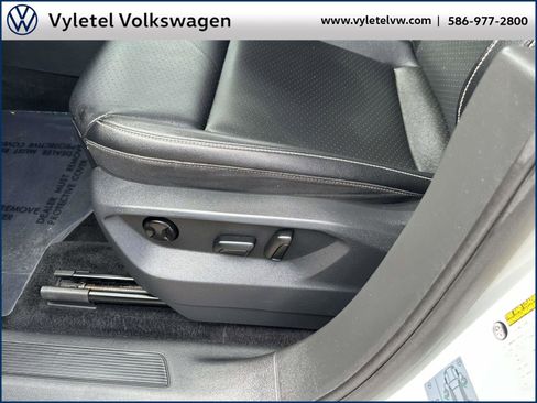 Used 2020 Volkswagen Atlas Cross Sport SE image 19
