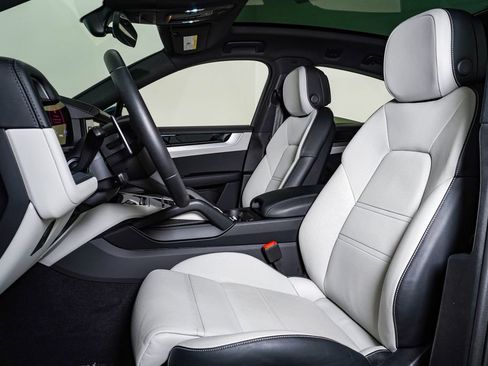 Certified 2026 Porsche Cayenne Coupe AWD/4WD image 5