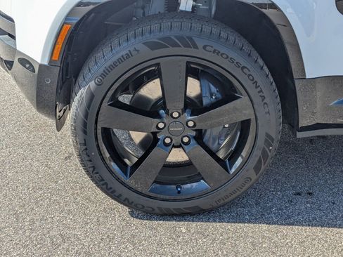 New 2026 Land Rover Defender 130 X-Dynamic SE image 30