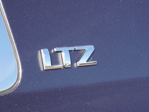 Used 2015 Chevrolet Suburban LTZ image 4