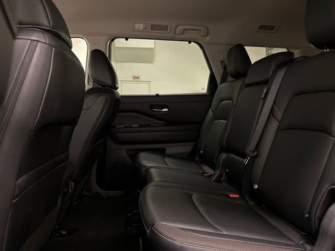 Used 2024 Nissan Pathfinder SL image 18