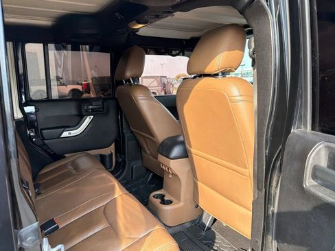 Used 2013 Jeep Wrangler Unlimited Rubicon w/ Connectivity Group AWD/4WD image 18