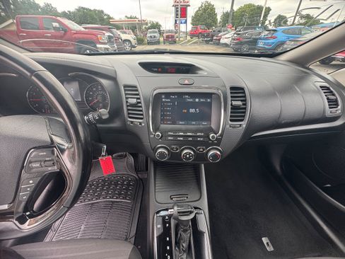 Used 2018 Kia Forte S FWD image 8