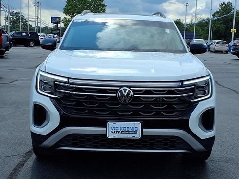 Used 2024 Volkswagen Atlas Peak Edition SE AWD/4WD image 19