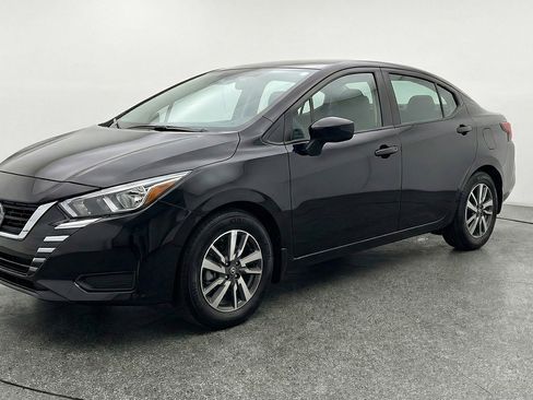 Used 2025 Nissan Versa SV FWD image 3