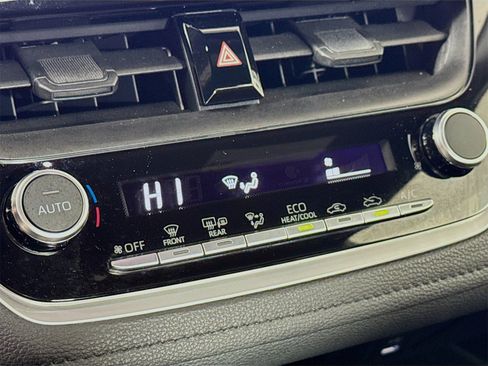 Certified 2025 Toyota Corolla SE image 17