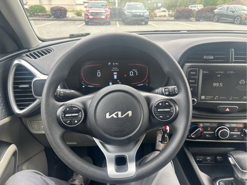Used 2025 Kia Soul LX w/ LX Technology Package image 9
