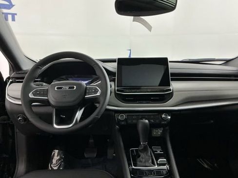 Used 2023 Jeep Compass Limited w/ Sun and Sound Group AWD/4WD image 35