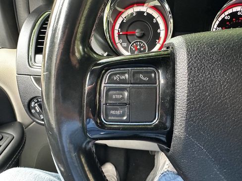 Used 2019 Dodge Grand Caravan SXT image 10