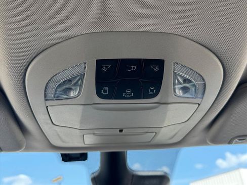 Used 2023 Chrysler Pacifica Touring-L FWD image 18