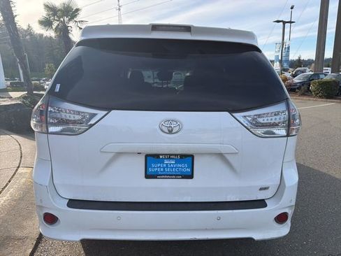 Used 2019 Toyota Sienna SE Premium image 9