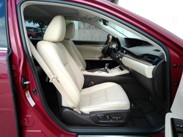 Used 2016 Lexus ES 350 w/ Luxury Package w/Wood Trim FWD image 19