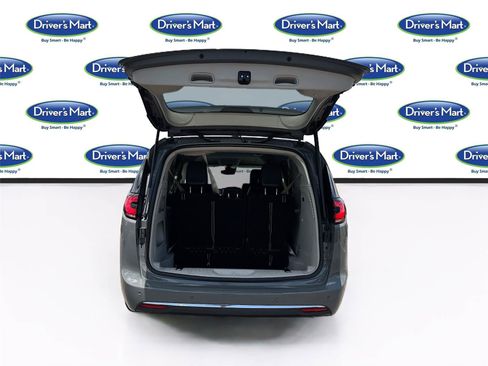 Used 2023 Chrysler Pacifica Touring-L FWD image 25