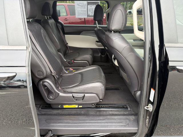 Used 2024 Kia Carnival LX FWD image 15