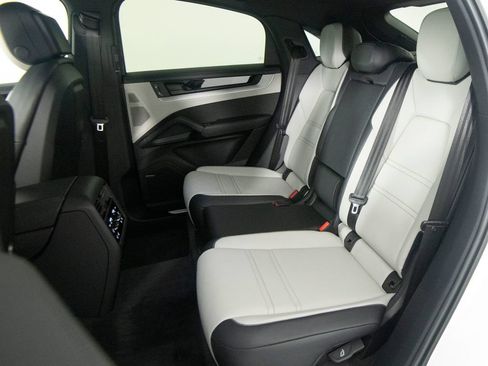 Certified 2026 Porsche Cayenne E-Hybrid Coupe AWD/4WD image 38