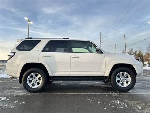 Used 2021 Toyota 4Runner SR5 Premium image 3