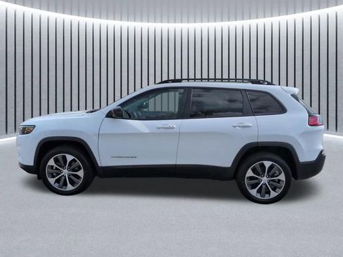 Certified 2022 Jeep Cherokee Limited w/ Elite Package AWD/4WD image 17
