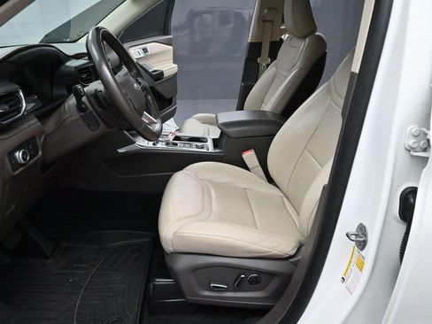 Used 2020 Ford Explorer Platinum w/ Premium Technology Package AWD/4WD image 13