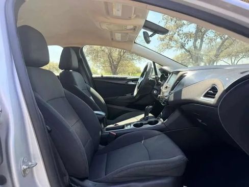 Used 2017 Chevrolet Cruze LT FWD image 15