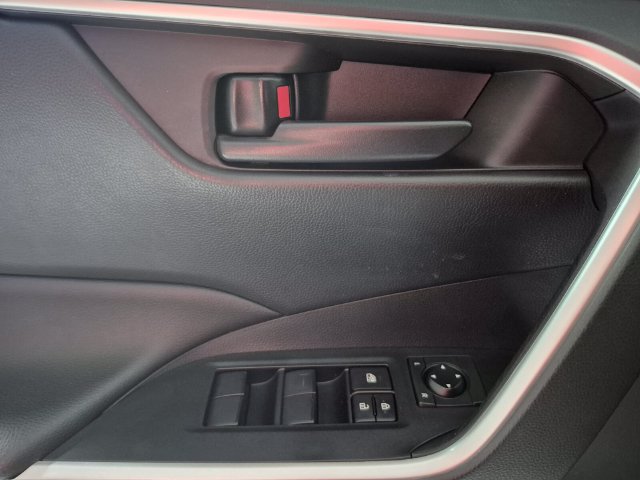 Certified 2021 Toyota RAV4 LE AWD/4WD image 15
