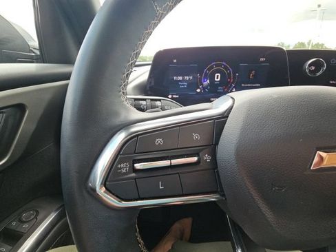 Used 2025 Chevrolet Traverse LT FWD image 16